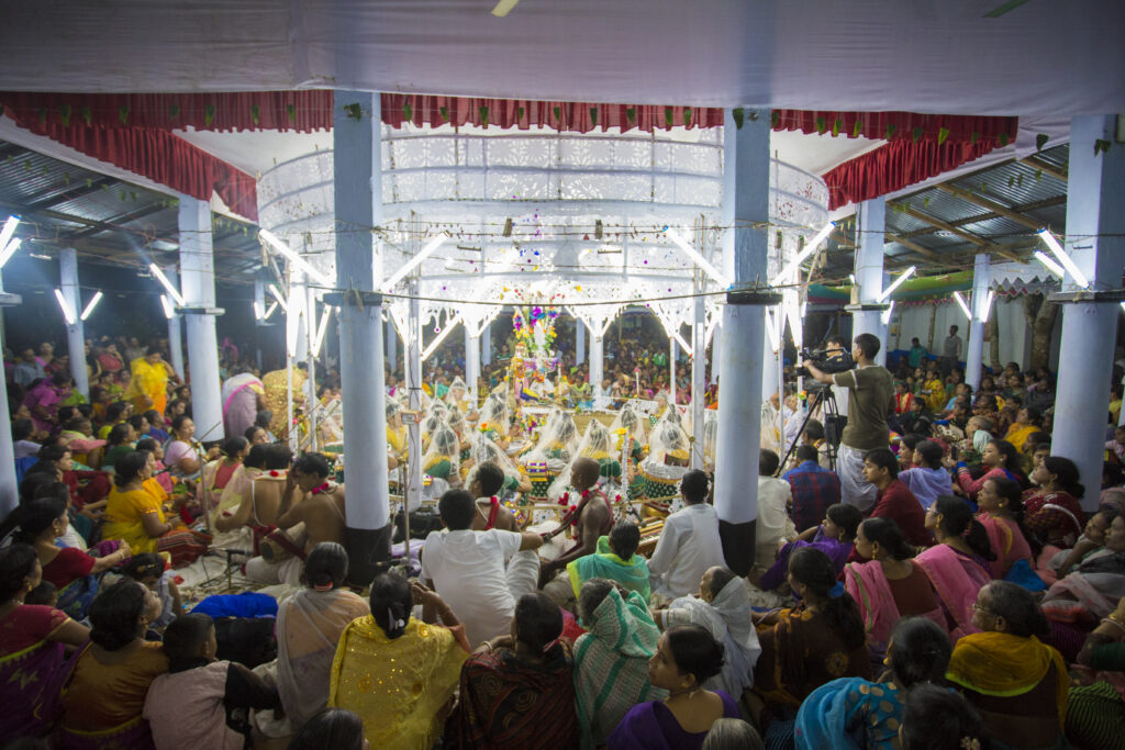 What Makes a Traditional Event Feel Truly Fulfilling crowd corridor